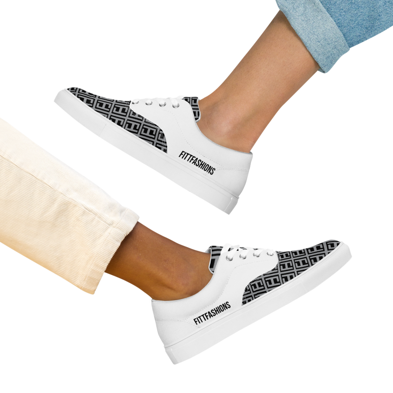 Women’s lace-up canvas shoes